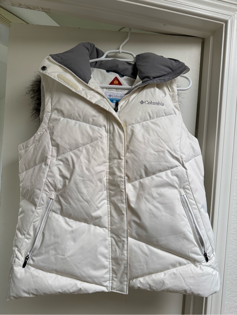 Columbia women Cream & Gray Puffer Vest with Hood